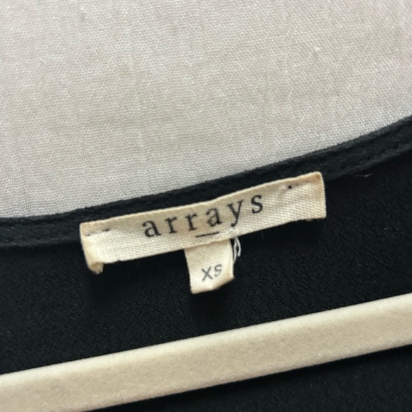 Array Black V-Neck Blouse - Picture 3 of 6